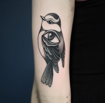 点击大图看下一张：创意的鸟与人脸结合的个性纹身图案