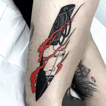 点击大图看下一张：黑色的一组小刀匕首纹身图案