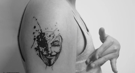 点击大图看下一张：电影V字仇杀队主题的一组纹身图片