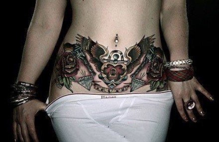 点击大图看下一张：女性腰腹部私密处性感的纹身图片