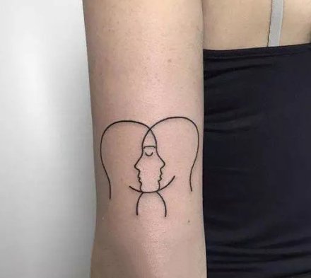 点击大图看下一张：27组极简风格的简单线条纹身图案