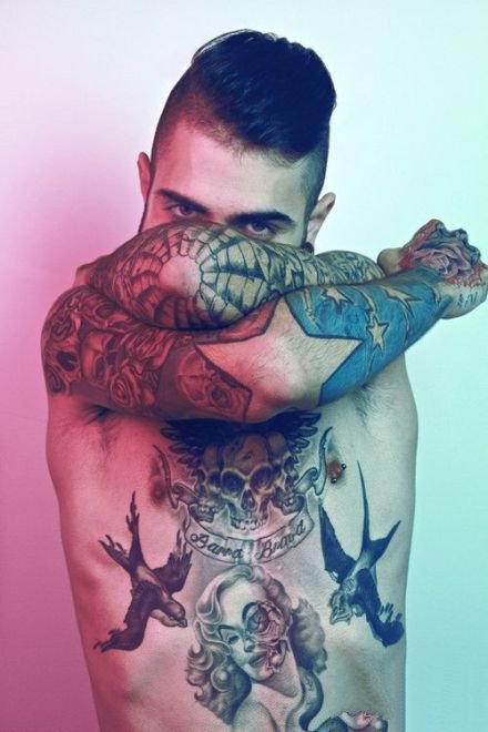 点击大图看下一张：9张帅气的欧美纹身男士帅哥图片