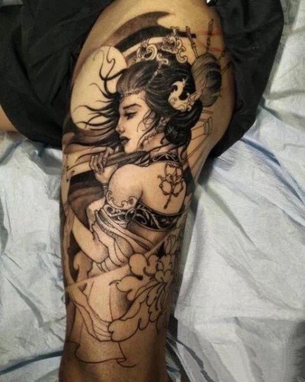 点击大图看下一张：包大臂的一组日本艺妓纹身图案