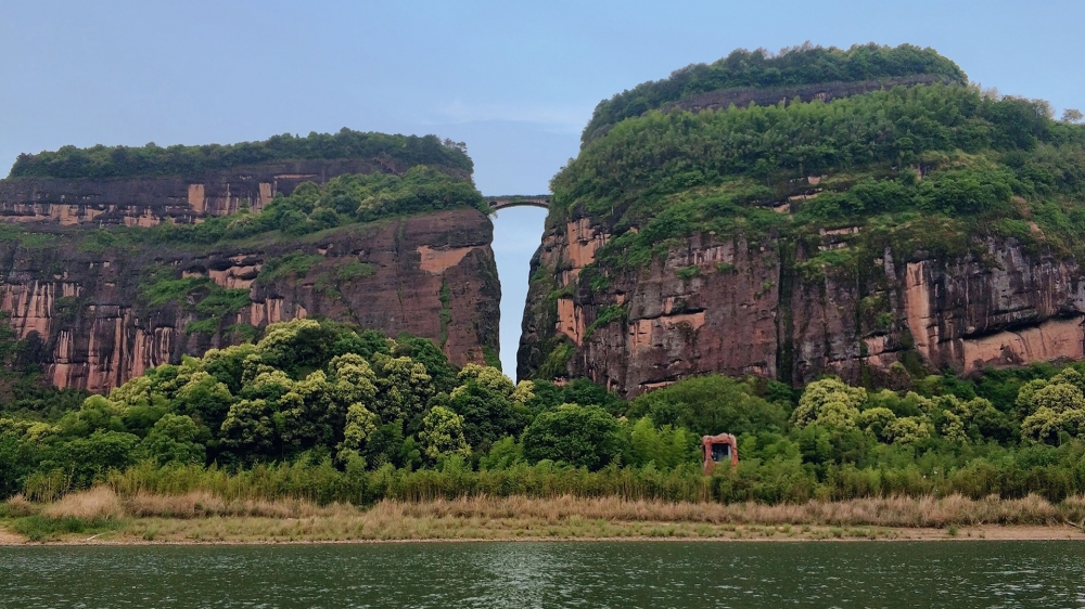 点击大图看下一张：一组江西龙虎山风景高清图片欣赏