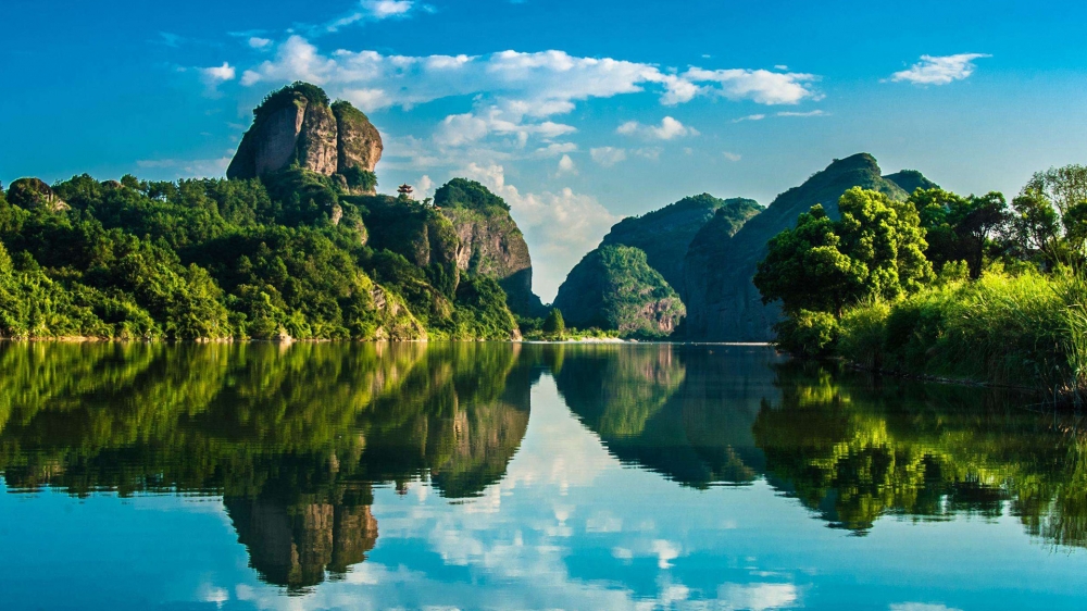 点击大图看下一张:一组江西龙虎山风景高清图片欣赏