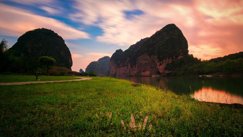 点击大图看下一张：一组江西龙虎山风景高清图片欣赏