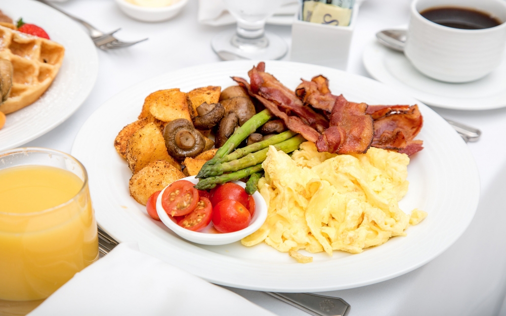 点击大图看下一张：丰富的早餐美食图片桌面壁纸