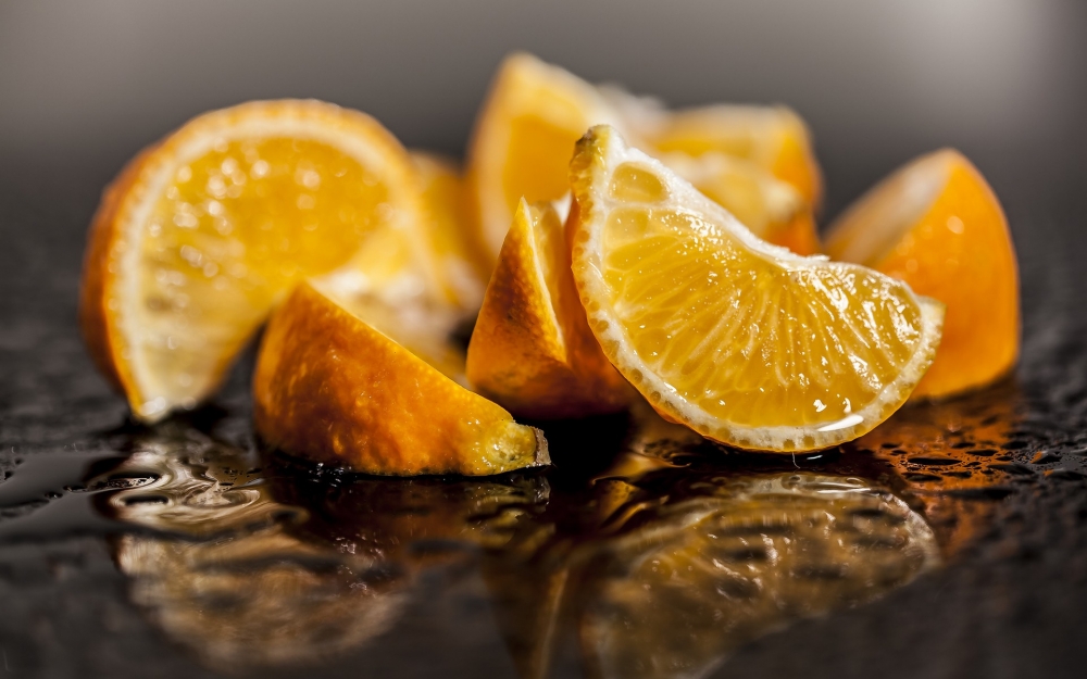 点击大图看下一张：橙子不仅酸甜可口，还有很多维生素C，特别有营养