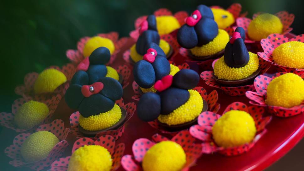 点击大图看下一张：一组精致的花式造型甜点图片欣赏