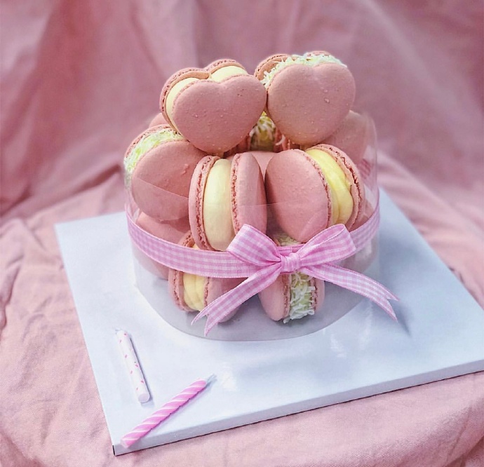点击大图看下一张：一组五颜六色可爱有浪漫感的马卡龙蛋糕