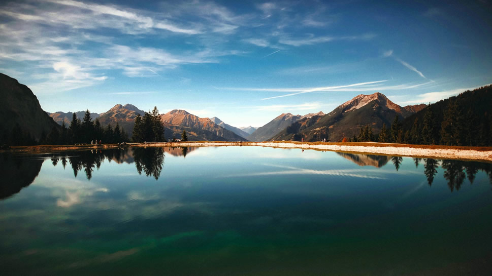 点击大图看下一张：一组风景优美的湖泊高清图片欣赏