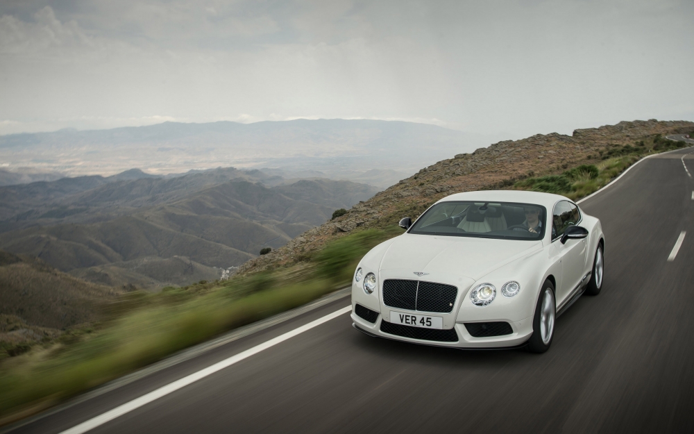 点击大图看下一张：一组白色可爱系宾利欧陆GT V8 S汽车