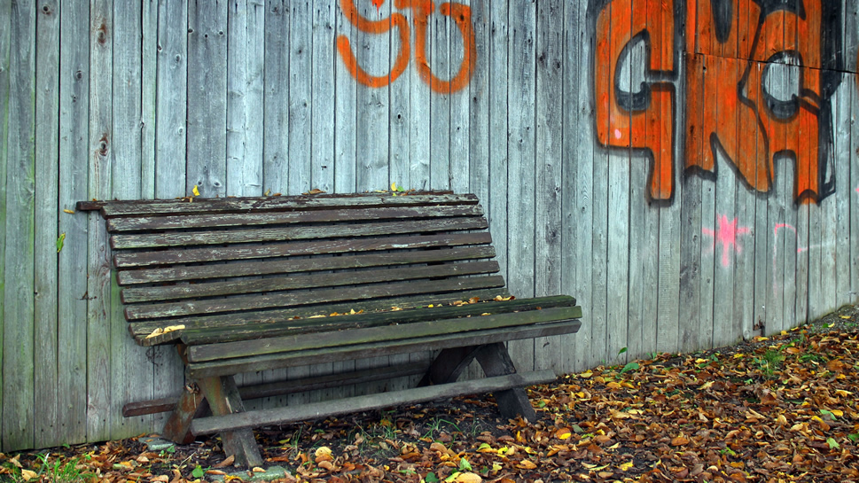 点击大图看下一张：一组秋天户外的长椅高清图片欣赏