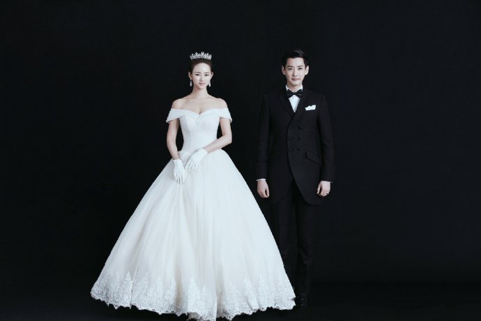 点击大图看下一张：春季新品の韩式内景婚纱拍摄图片欣赏