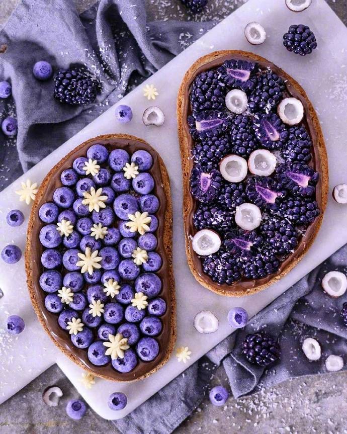 点击大图看下一张：一组蓝莓 桑果 猕猴桃搭配的水果拼盘真是美极了