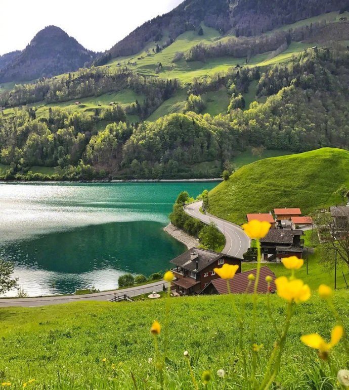 点击大图看下一张：一组误入童话的瑞士美丽小镇高清图片欣赏