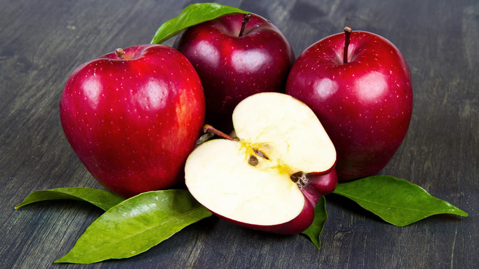 点击大图看下一张：一组脆甜的红红的花牛苹果图片