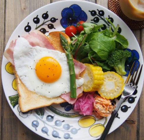点击大图看下一张：早餐钟爱荷包蛋，总有一个人会为你做