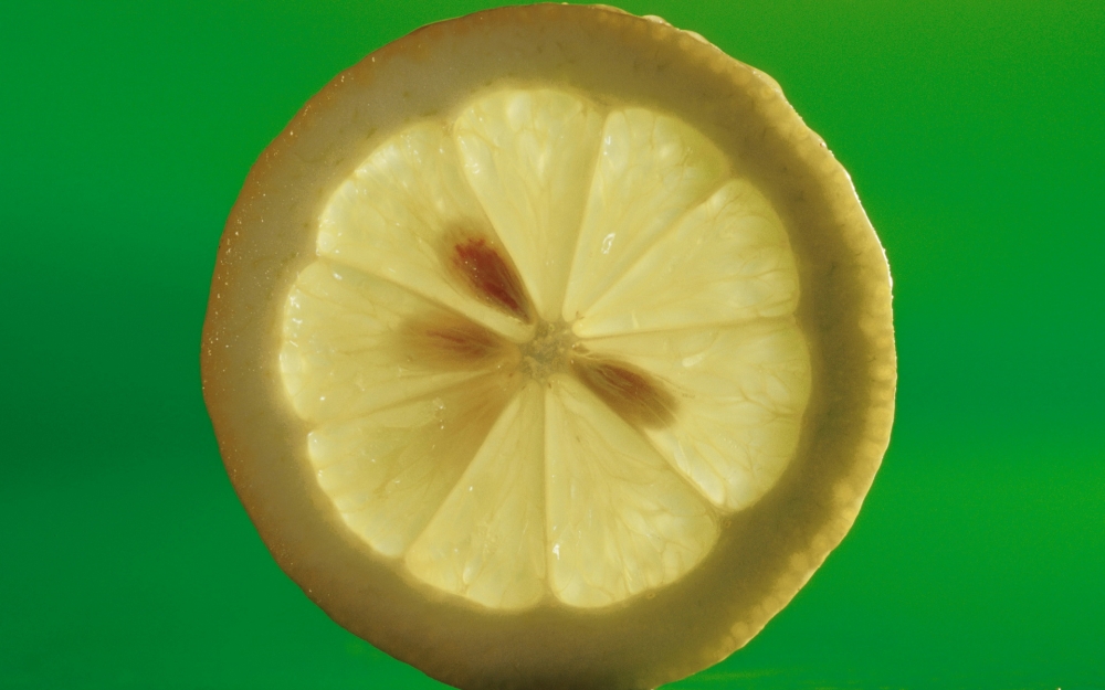 点击大图看下一张：柠檬淡淡的黄颜色，清清的味道，酸酸甜甜
