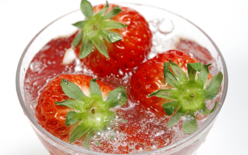 点击大图看下一张：柔嫩汁多、形美味甜、芳香味浓草莓款图片欣赏