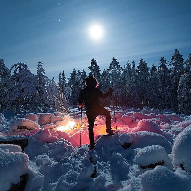点击大图看下一张：一组超级唯美的夜景下满地的雪景图片欣赏