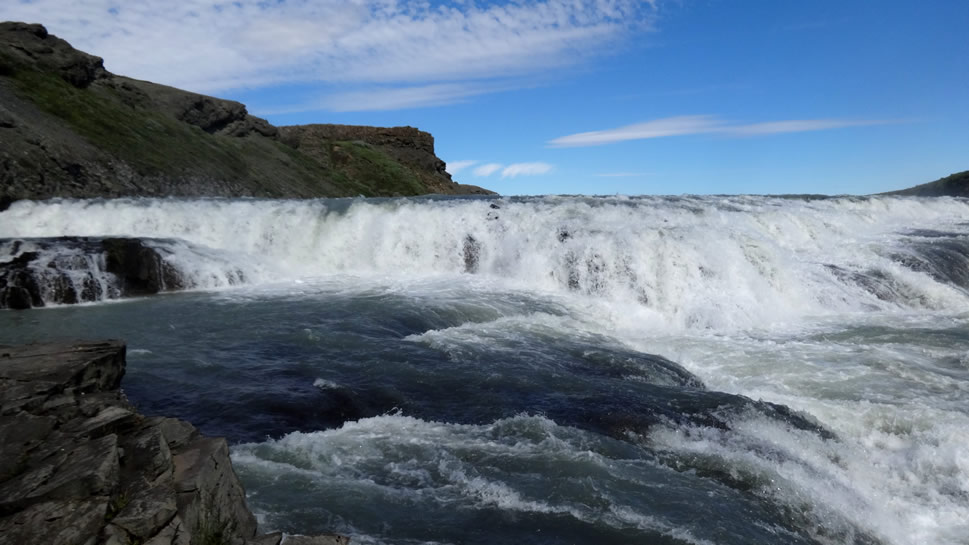 点击大图看下一张：一组宏伟壮观的冰岛马鬃瀑布高清图片欣赏