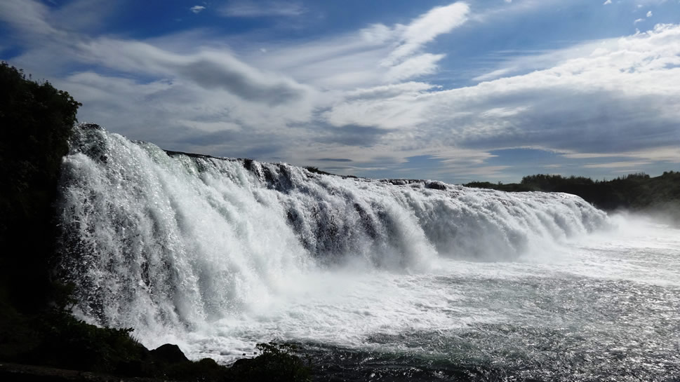 点击大图看下一张：一组宏伟壮观的冰岛马鬃瀑布高清图片欣赏