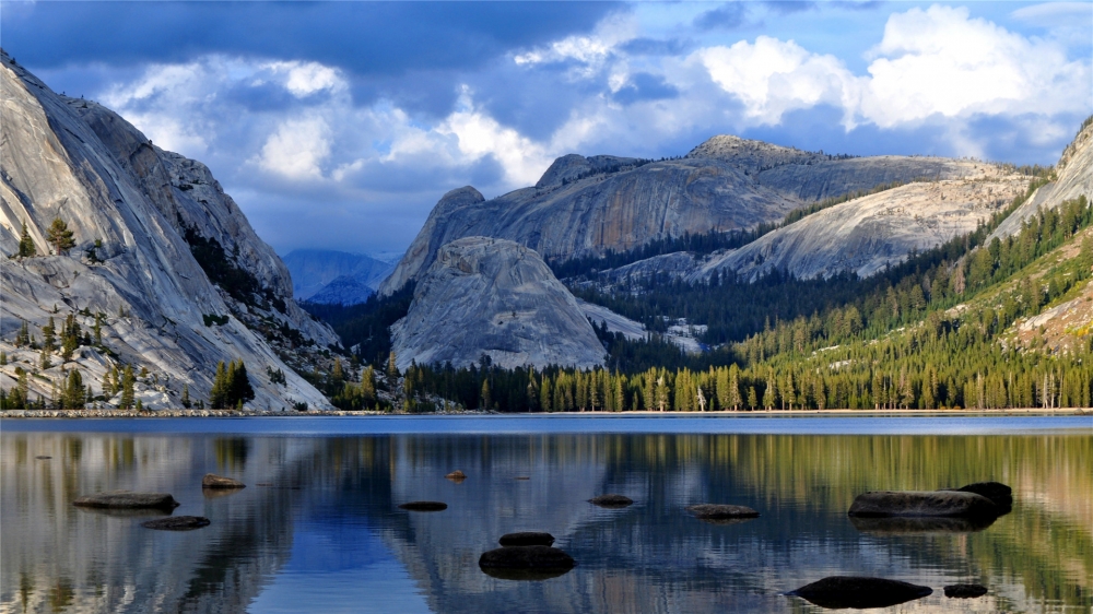 点击大图看下一张：加利福尼亚山水美景高清桌面壁纸