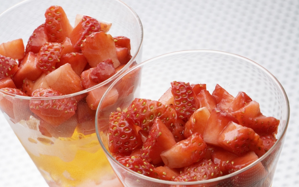 点击大图看下一张：柔嫩汁多、形美味甜、芳香味浓的草莓
