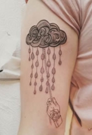 天气主题的一组雷电下雨等纹身图案