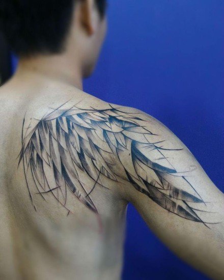 点击大图看下一张：18张好看的翅膀纹身图案和手稿欣赏