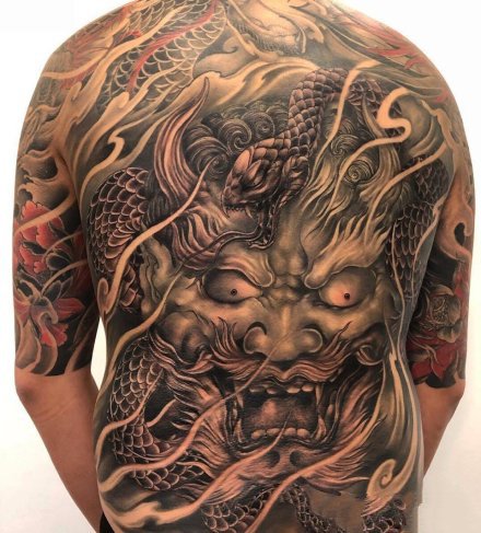 点击大图看下一张：中国传统风格的大满背纹身作品9张