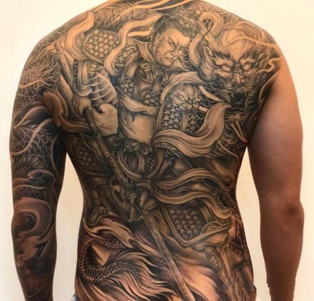 点击大图看下一张：中国传统风格的大满背纹身作品9张