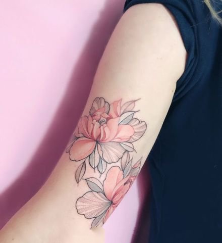 点击大图看下一张：18张女生的粉红色素净的花朵纹身图案