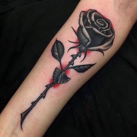 点击大图看下一张：黑色的9张小清新黑色玫瑰花纹身图