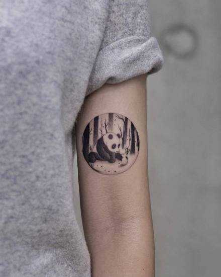 点击大图看下一张：关于国宝大熊猫的一组纹身作品图