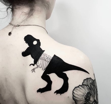 点击大图看下一张：创意深黑色的一组个性纹身图片