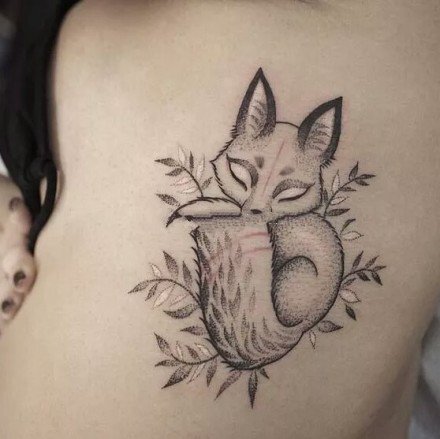 点击大图看下一张：20组可爱的小狐狸纹身图片