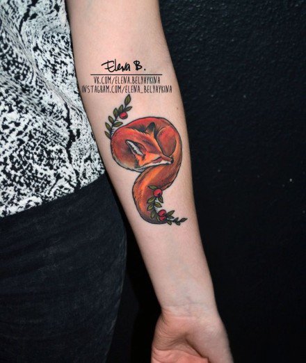 点击大图看下一张：20组可爱的小狐狸纹身图片