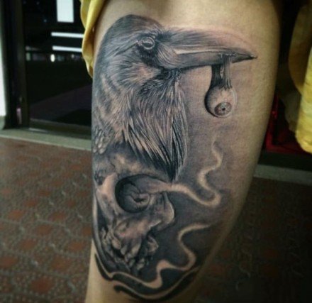点击大图看下一张：乌鸦主题的一组创意乌鸦纹身图片