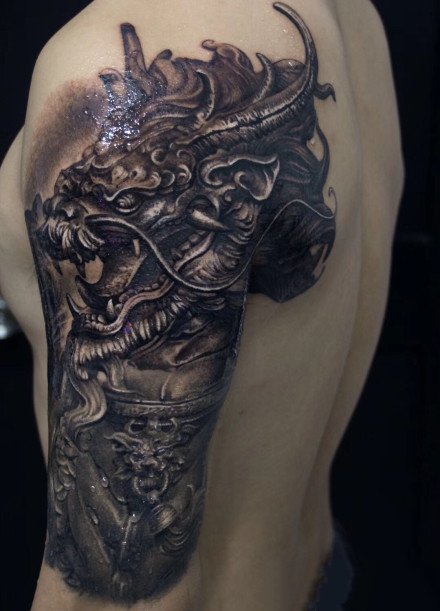 点击大图看下一张:逼真的欧美包大臂写实纹身作品18张