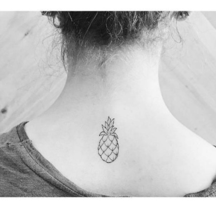 点击大图看下一张：9张凤梨和菠萝的纹身图片欣赏