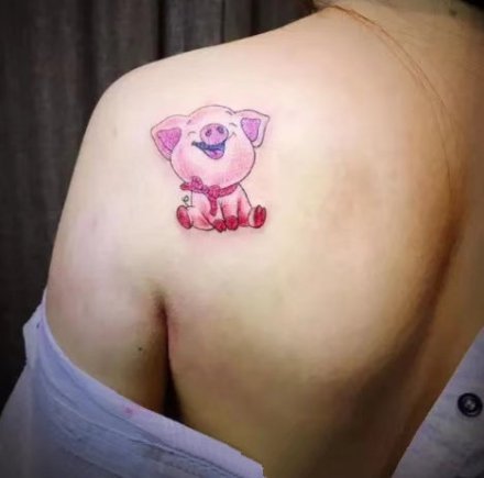 点击大图看下一张：22张猪年的小猪主题纹身图案欣赏