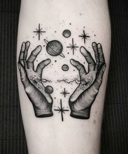 点击大图看下一张：11张手主题的黑色点刺纹身图案欣赏