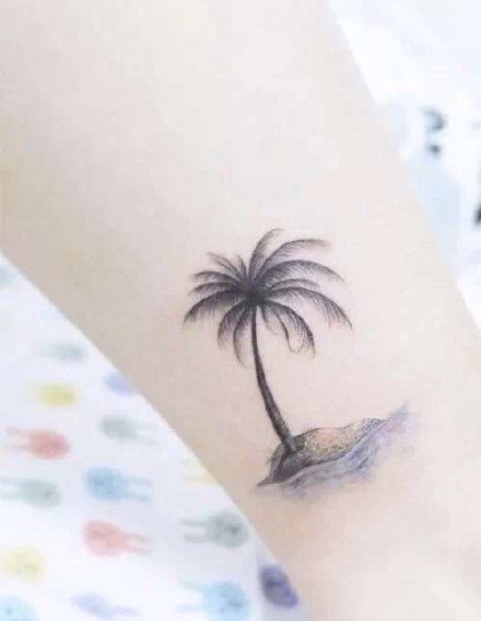 点击大图看下一张：小清新的9张黑色椰子树纹身图案