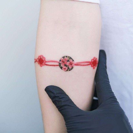 点击大图看下一张:小清新的中国结主题纹身图片9张