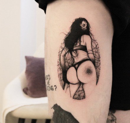 点击大图看下一张：暗黑系的一组sm女郎纹身作品欣赏