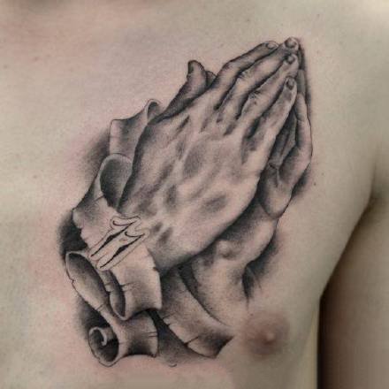 点击大图看下一张：一组祈祷之手主题的纹身图片欣赏