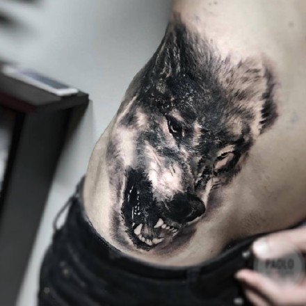 点击大图看下一张：几张霸气的狼纹身图片欣赏
