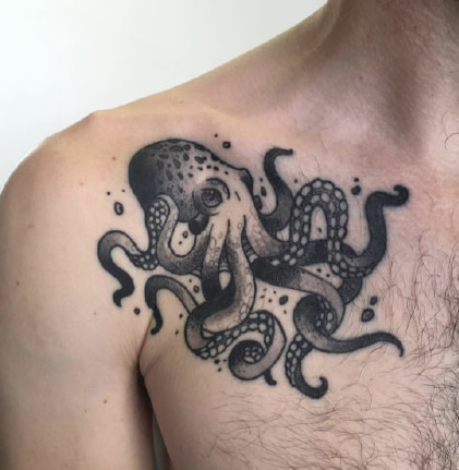 点击大图看下一张：不同风格的一组章鱼纹身图片